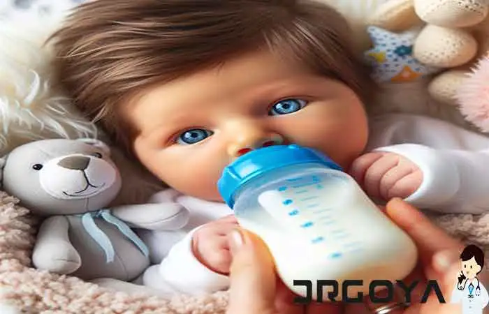 دوشیدن شیر مادر و نگاه کردن به کودک